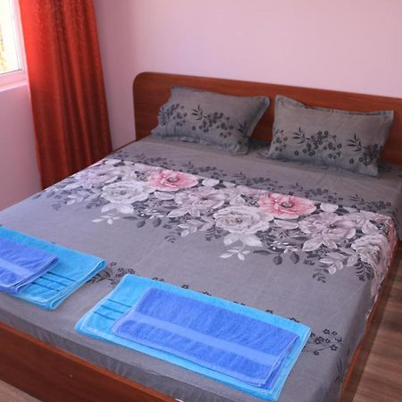 City Stay In Varna Esterno foto