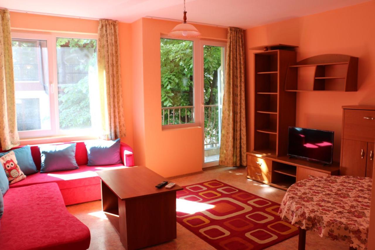 City Stay In Varna Esterno foto