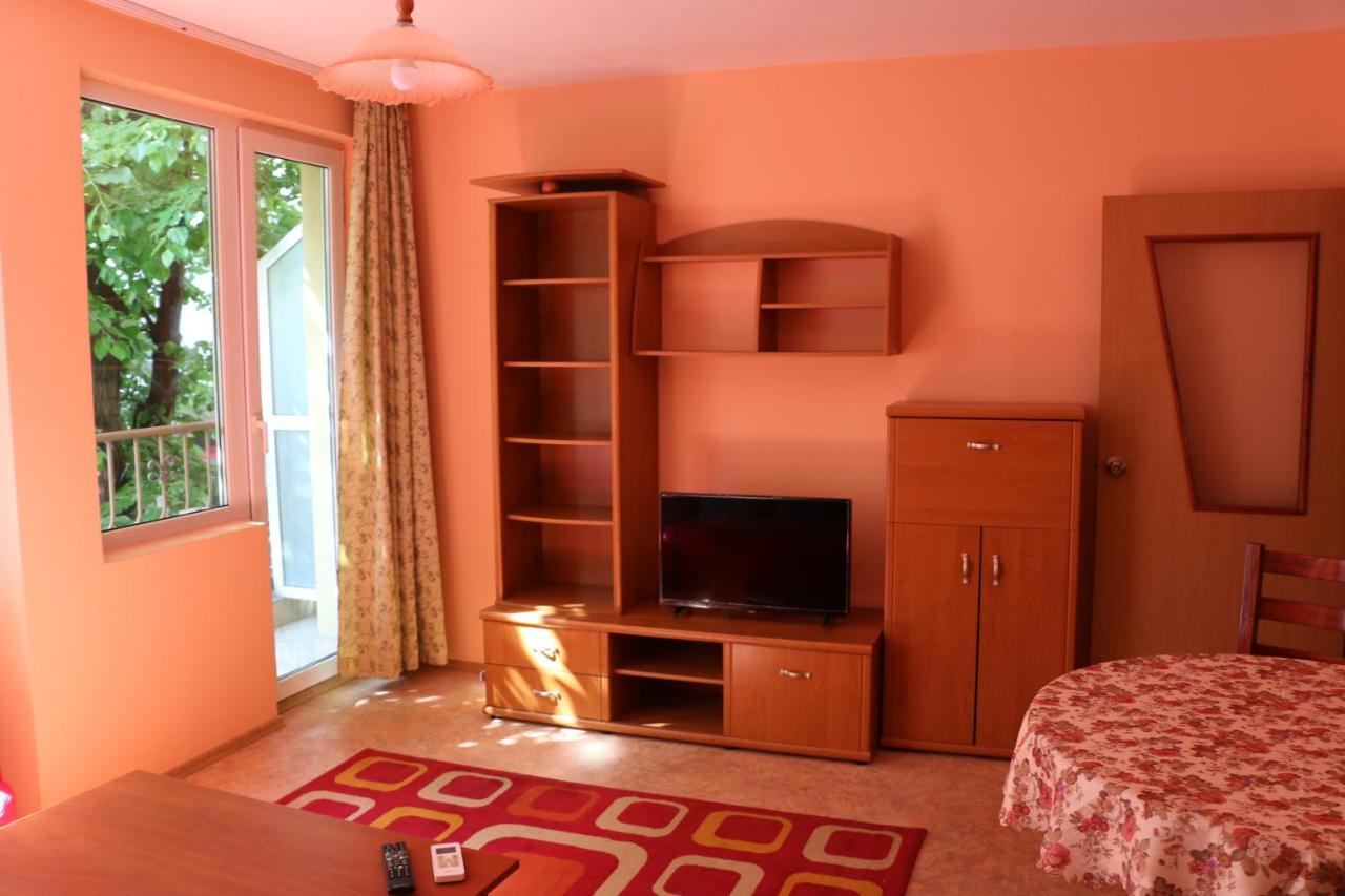 City Stay In Varna Esterno foto