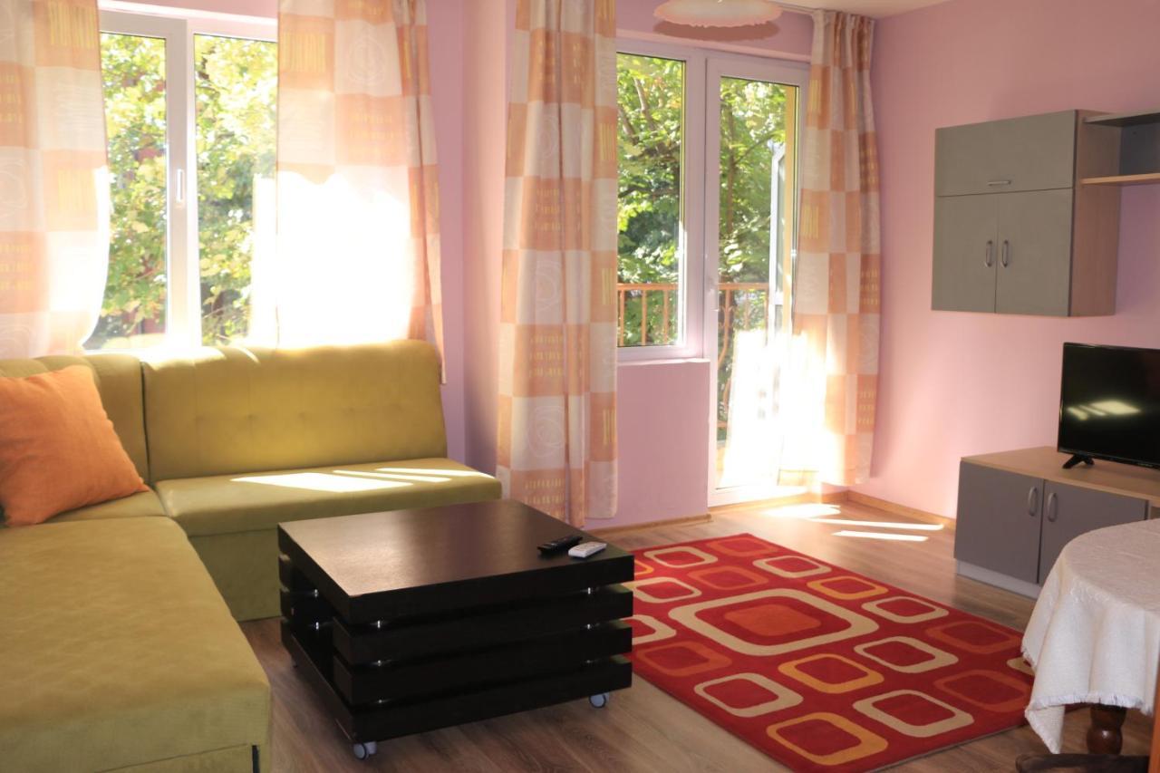 City Stay In Varna Esterno foto