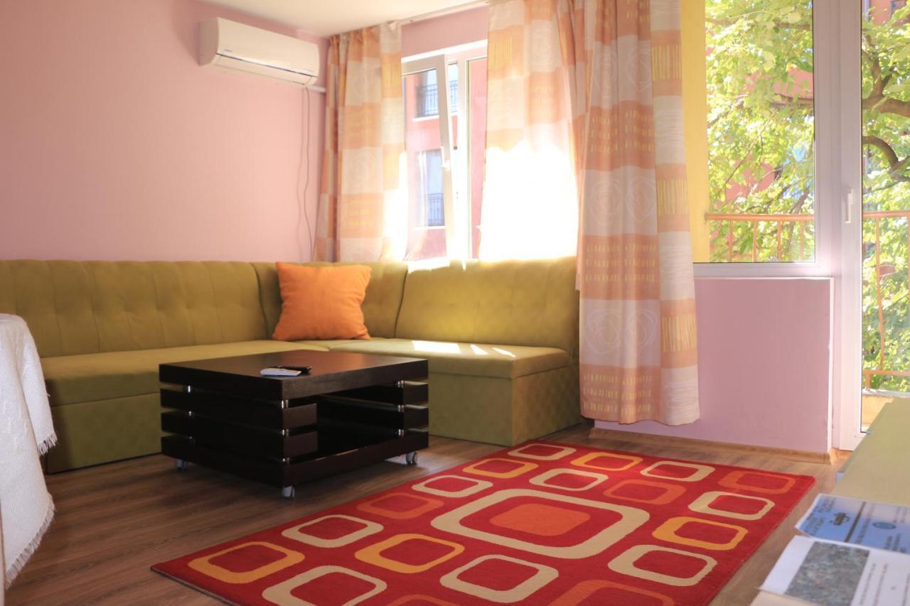 City Stay In Varna Esterno foto