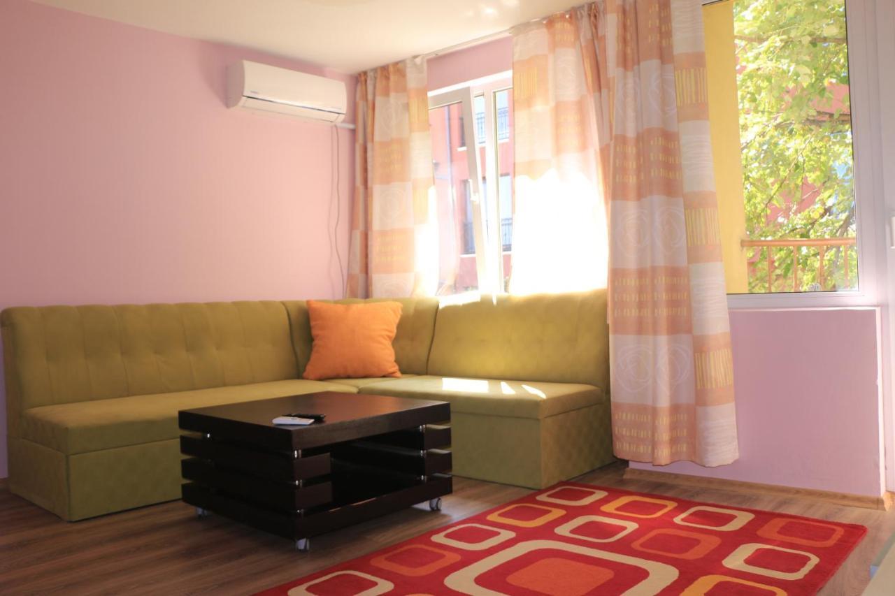 City Stay In Varna Esterno foto