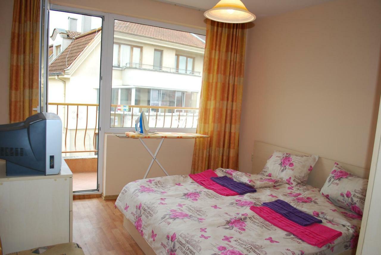 City Stay In Varna Esterno foto