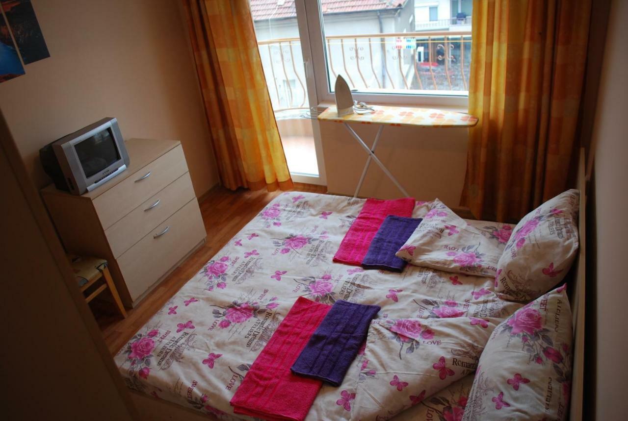 City Stay In Varna Esterno foto