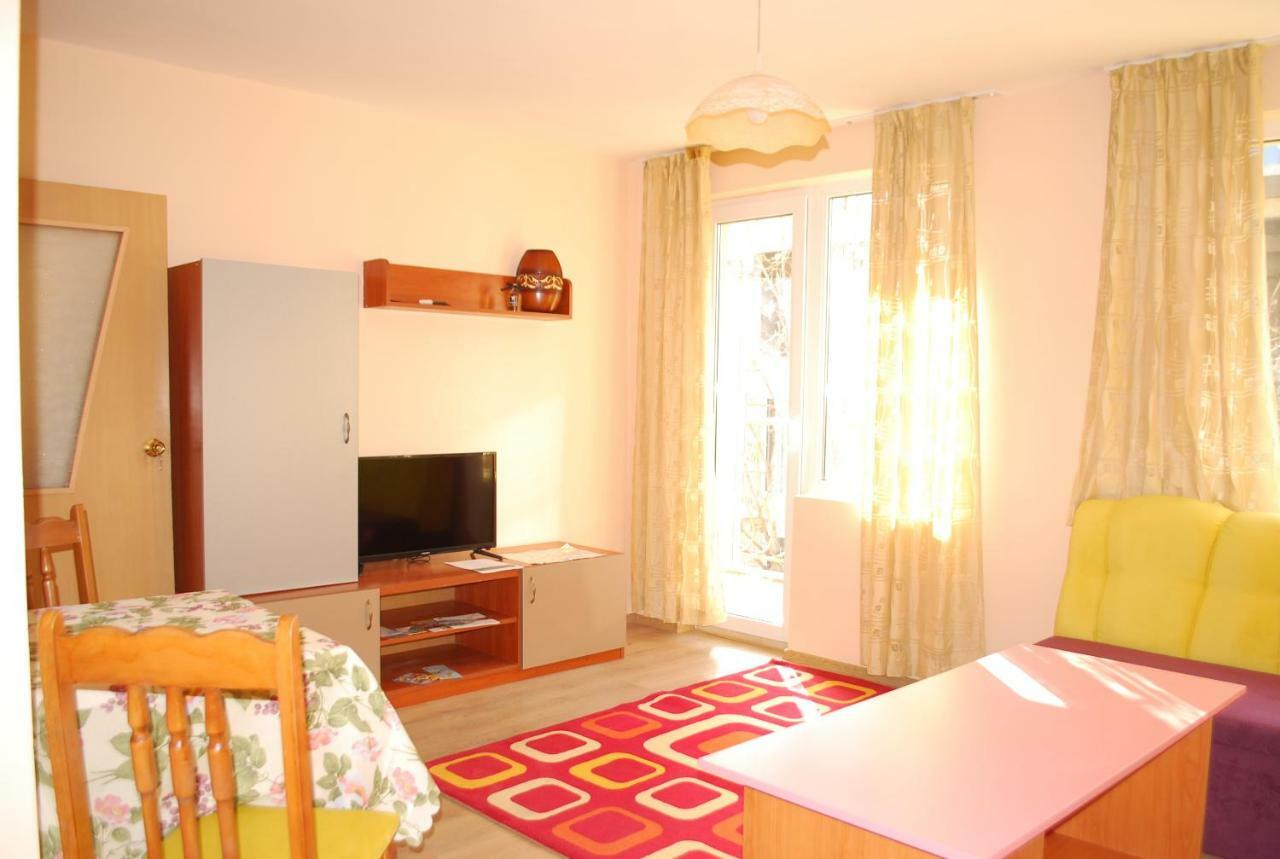 City Stay In Varna Esterno foto