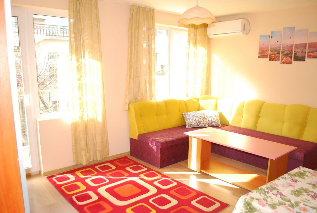 City Stay In Varna Esterno foto