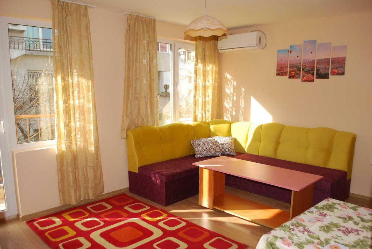 City Stay In Varna Esterno foto