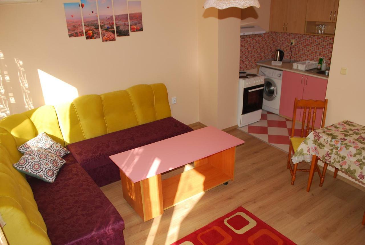 City Stay In Varna Esterno foto