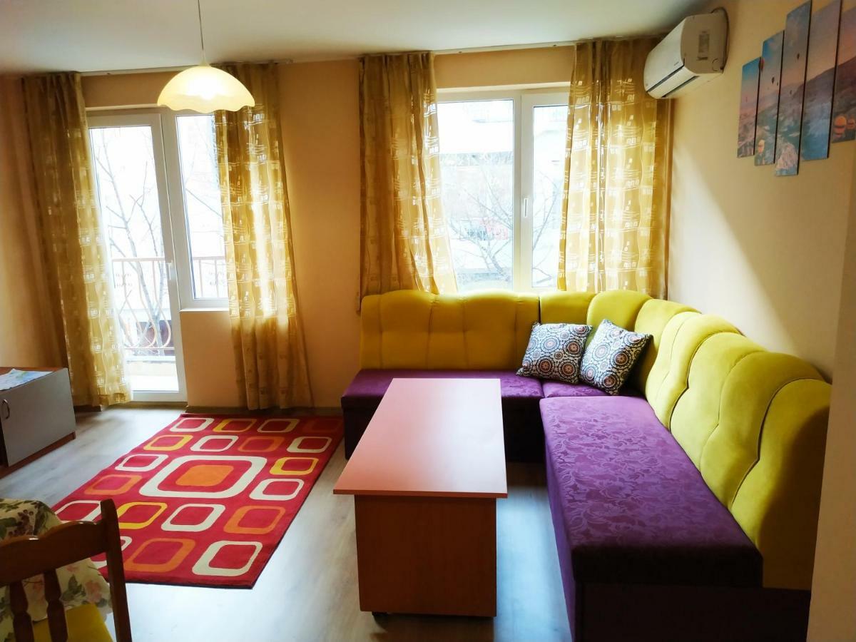 City Stay In Varna Esterno foto