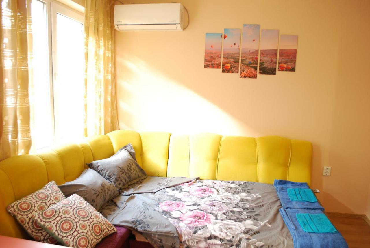 City Stay In Varna Esterno foto