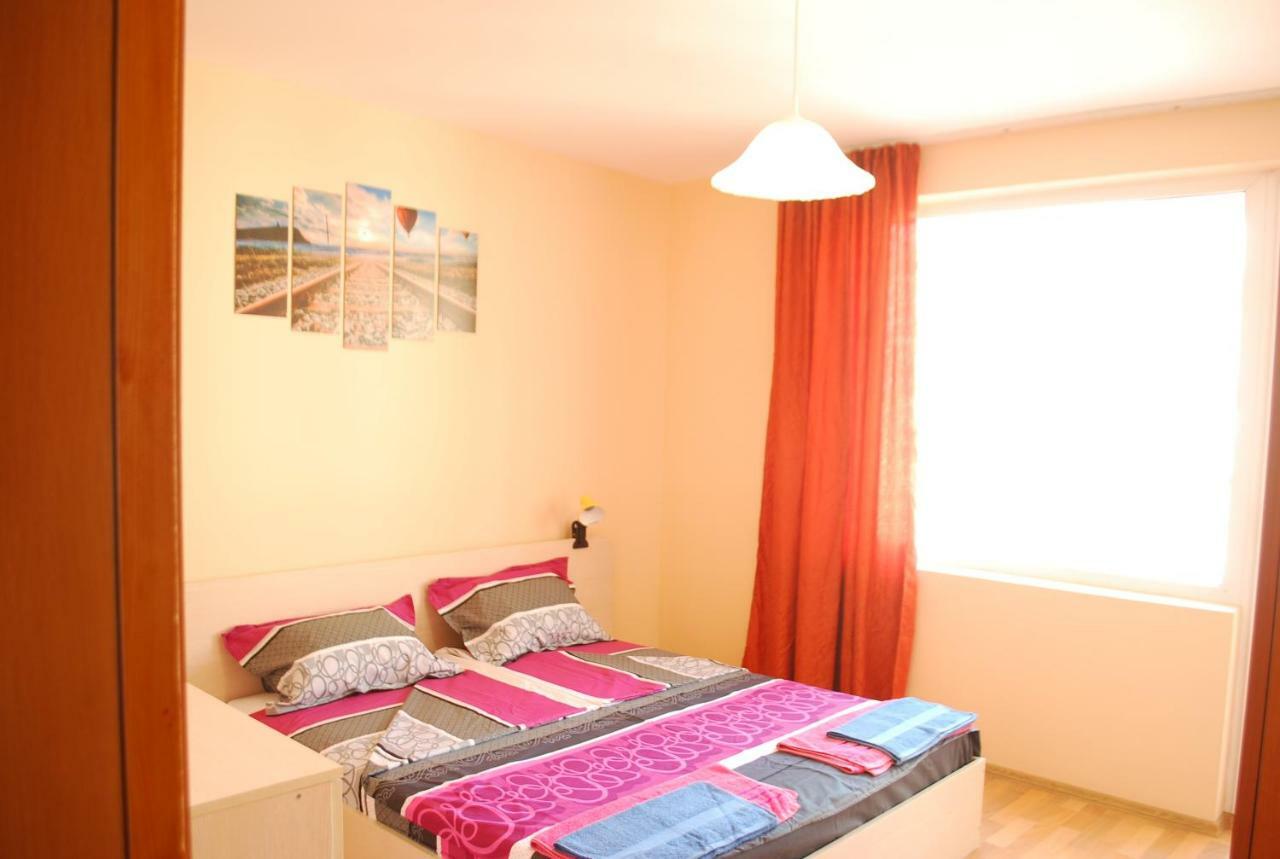 City Stay In Varna Esterno foto
