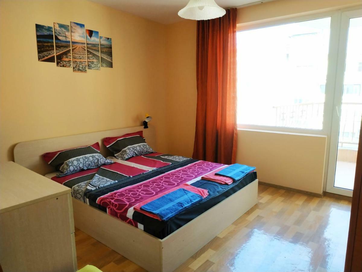 City Stay In Varna Esterno foto