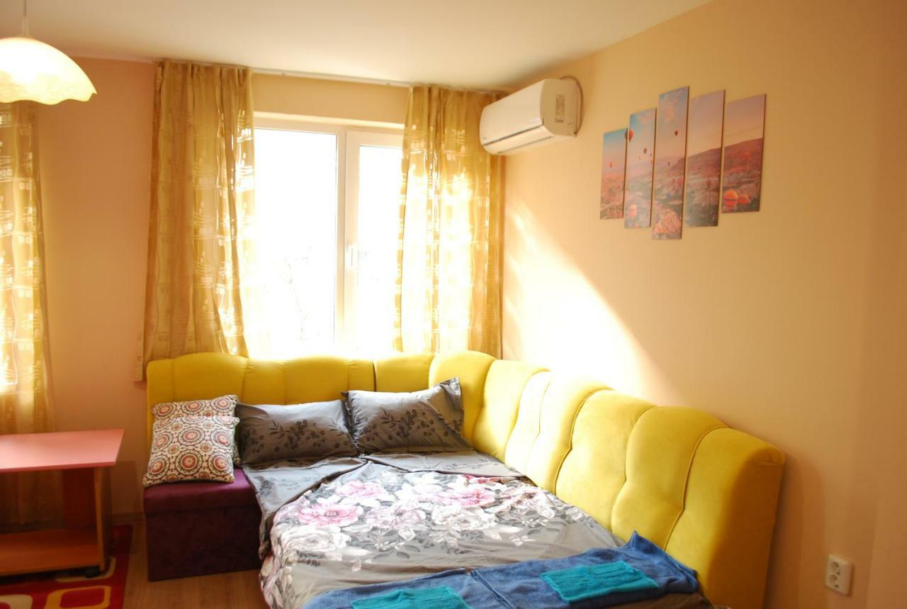 City Stay In Varna Esterno foto