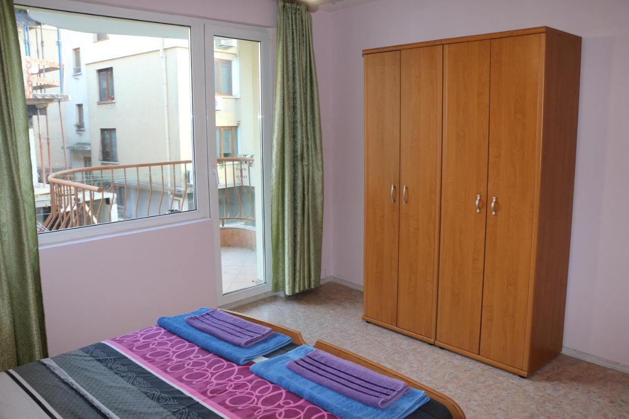 City Stay In Varna Esterno foto