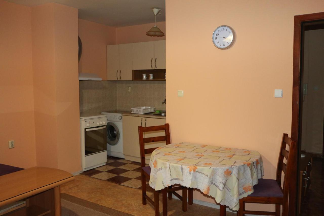 City Stay In Varna Esterno foto